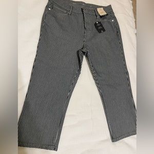 St John Bay Black and White Capris